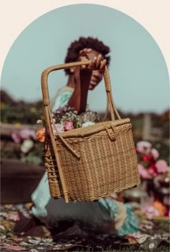 Rustic White & Wood Wandering Folk Picnic Rugs Lovers Picnic Basket