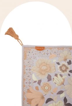 Rustic White & Wood Grandé Fleur Picnic Rug - Lilac