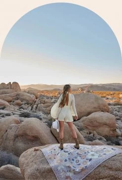 Rustic White & Wood Grandé Fleur Picnic Rug - Lilac