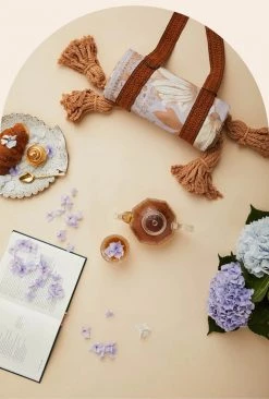 Rustic White & Wood Grandé Fleur Picnic Rug - Lilac