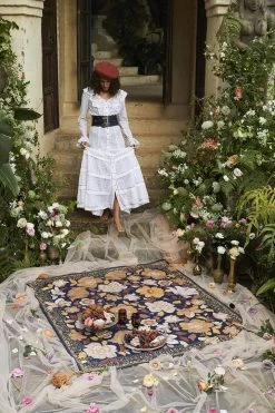 Rustic White & Wood Grandé Fleur Picnic Rug - Nightshade