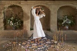 Rustic White & Wood Grandé Fleur Picnic Rug - Nightshade