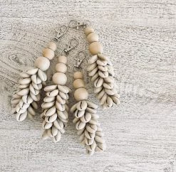 Cheap Rustic White & Wood Store 18 Rustic White & Wood Accessories Cowrie Cluster Shell Keyring