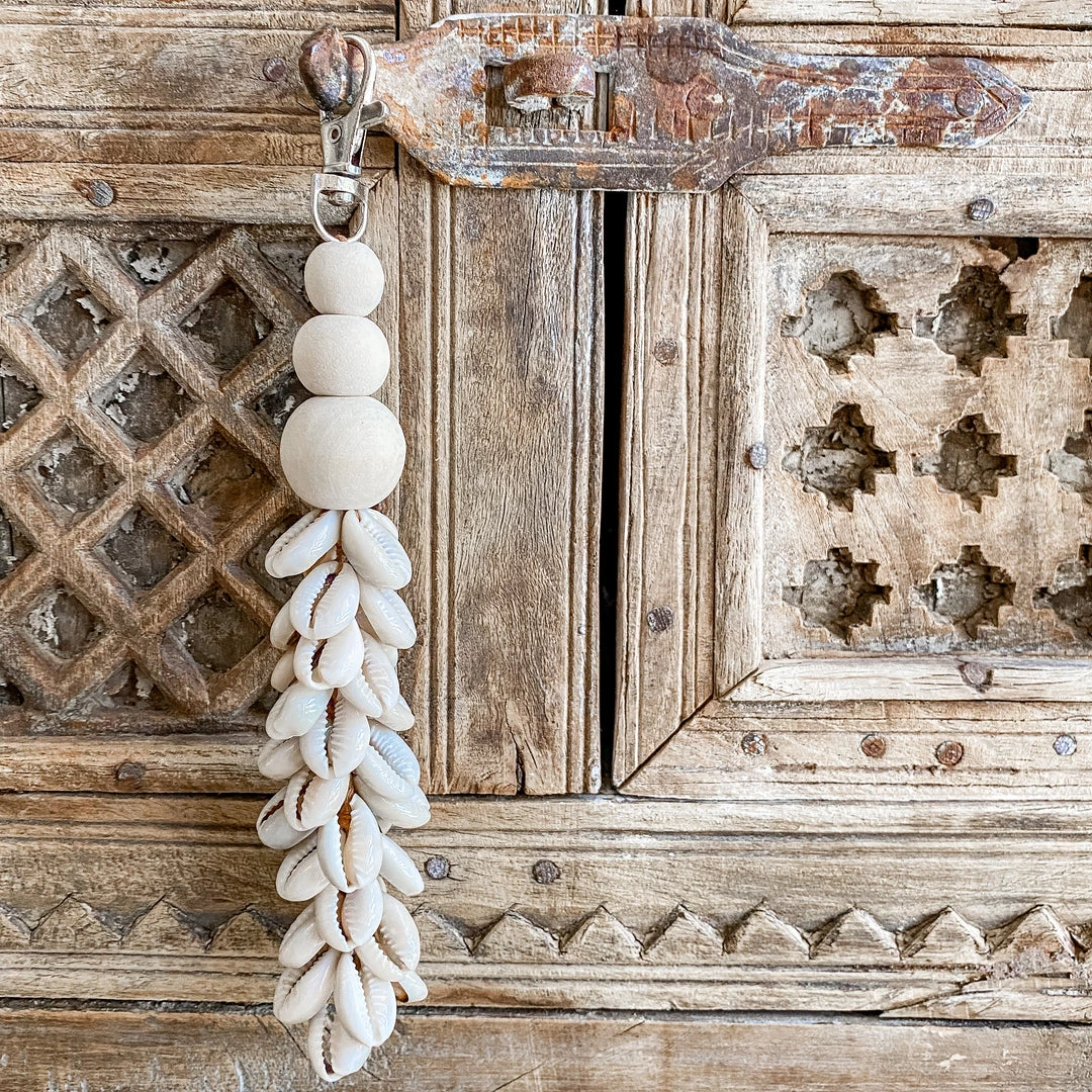 Rustic White & Wood Accessories Cowrie Cluster Shell Keyring 5 Rustic White & Wood Accessories Cowrie Cluster Shell Keyring