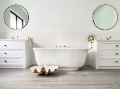 Rustic White & Wood Columbus Clam - Vintage - Polyresin Coastal Decor