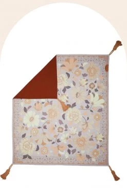 Rustic White & Wood Grandé Fleur Picnic Rug - Lilac