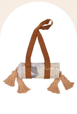 Rustic White & Wood Grandé Fleur Picnic Rug - Lilac