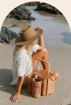 Rustic White & Wood Wandering Folk Picnic Rugs Lovers Picnic Basket