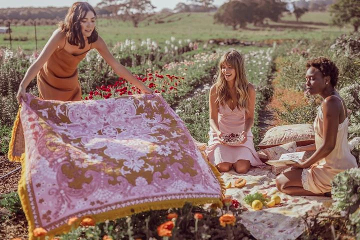 Rustic White & Wood Wandering Throw - Rosé 7 Rustic White & Wood Wandering Throw - Rosé